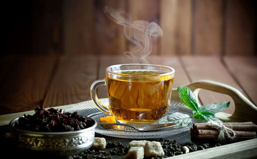 ceasca de ceai cu plante medicinale